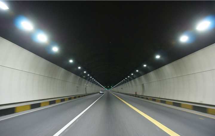 陕西高速应用新型LED灯